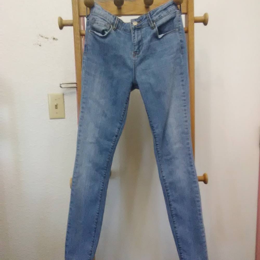 Bullhead Mid Rise Skinniest Jeans Size 27 (USED)